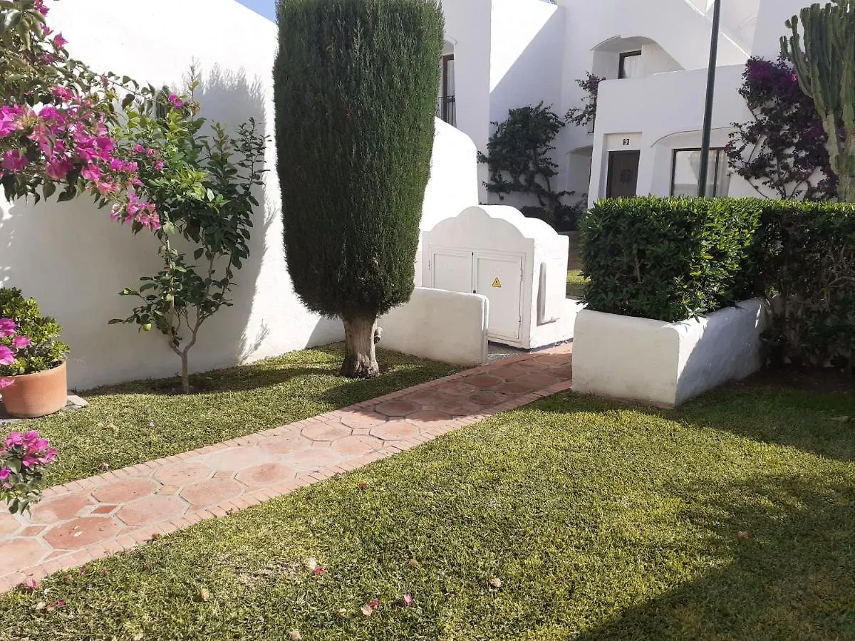 Apartmán Estepona - Playa - 2 Dormitorios Con Terraza Y Jardin Al Lado Del Mar Jo6